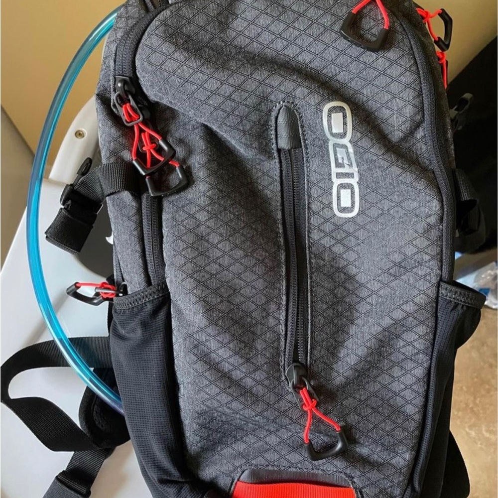 OGIO 2L slim backpack